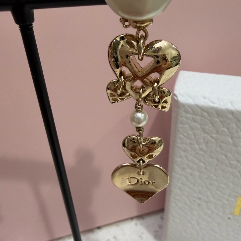 #235 Dior Gold Heart and Pearl Earrings - Picture 5 of 13